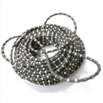 Corte de piedra con sierra de hilo diamantado